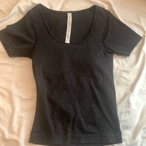 Lululemon ebb to the street t shirt ribbed size 4 black